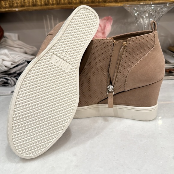 Mia booties with heel - Picture 3 of 3